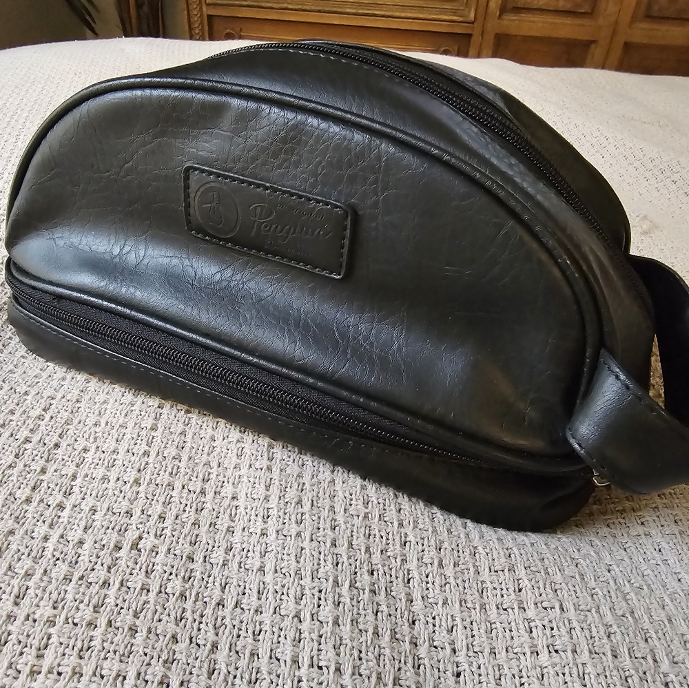 PENGUIN LEATHER TOILETRIES TRAVEL BAG